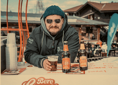 Lorand întâmpinând oaspeții la Czell Beer Museum