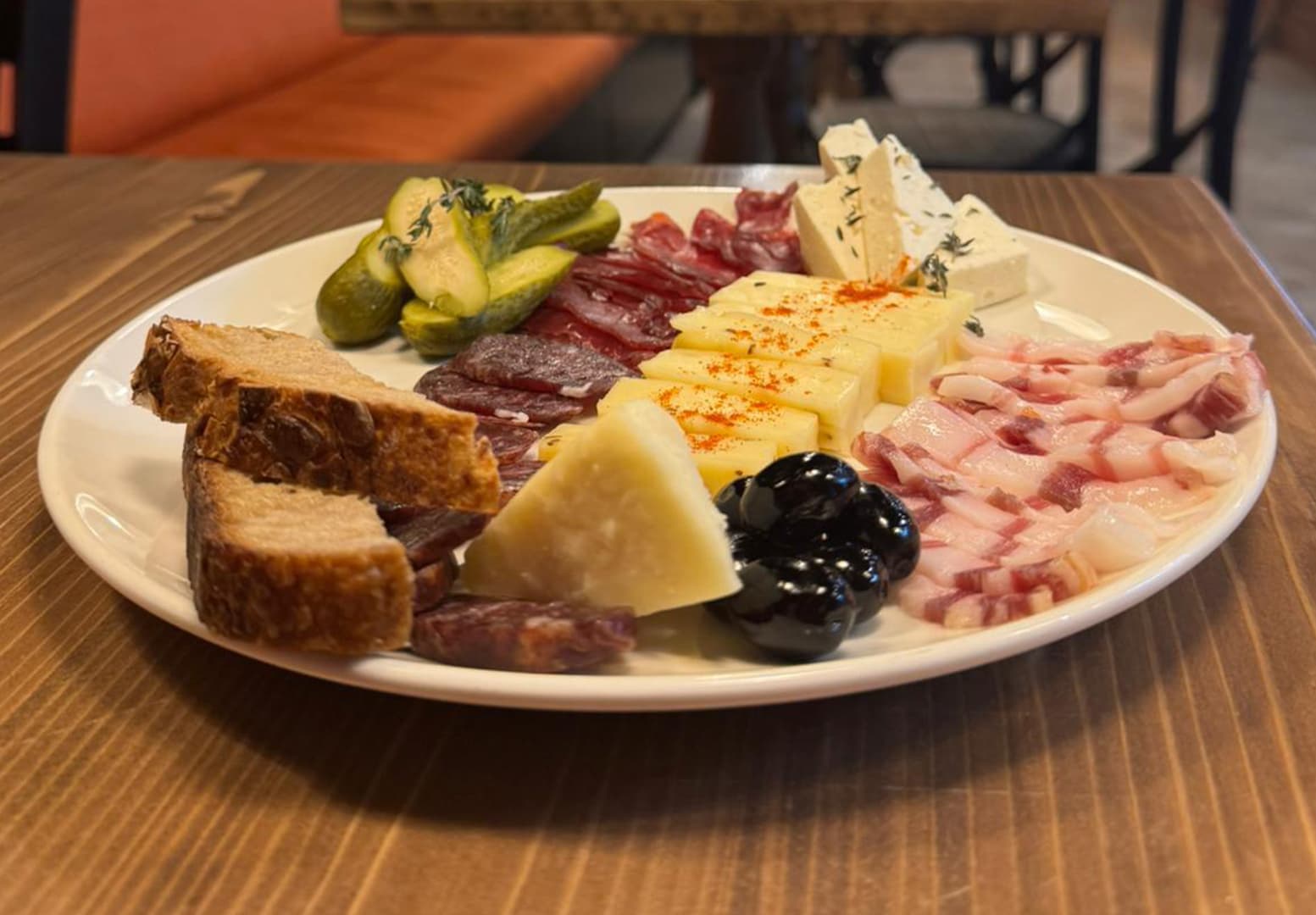 Transylvanian platter served during the experience